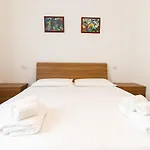 Theo\'S Rooms
